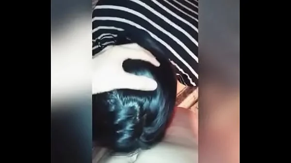 FOLLANDO DURO a Jovencita MEXICANA en la PRIMERA Cita, Después de unas Copas se DEJA GRABAR y COGER ! Le Gusta que le Jalen el PELO y le den NALGADAS! Sexo Casero Real!